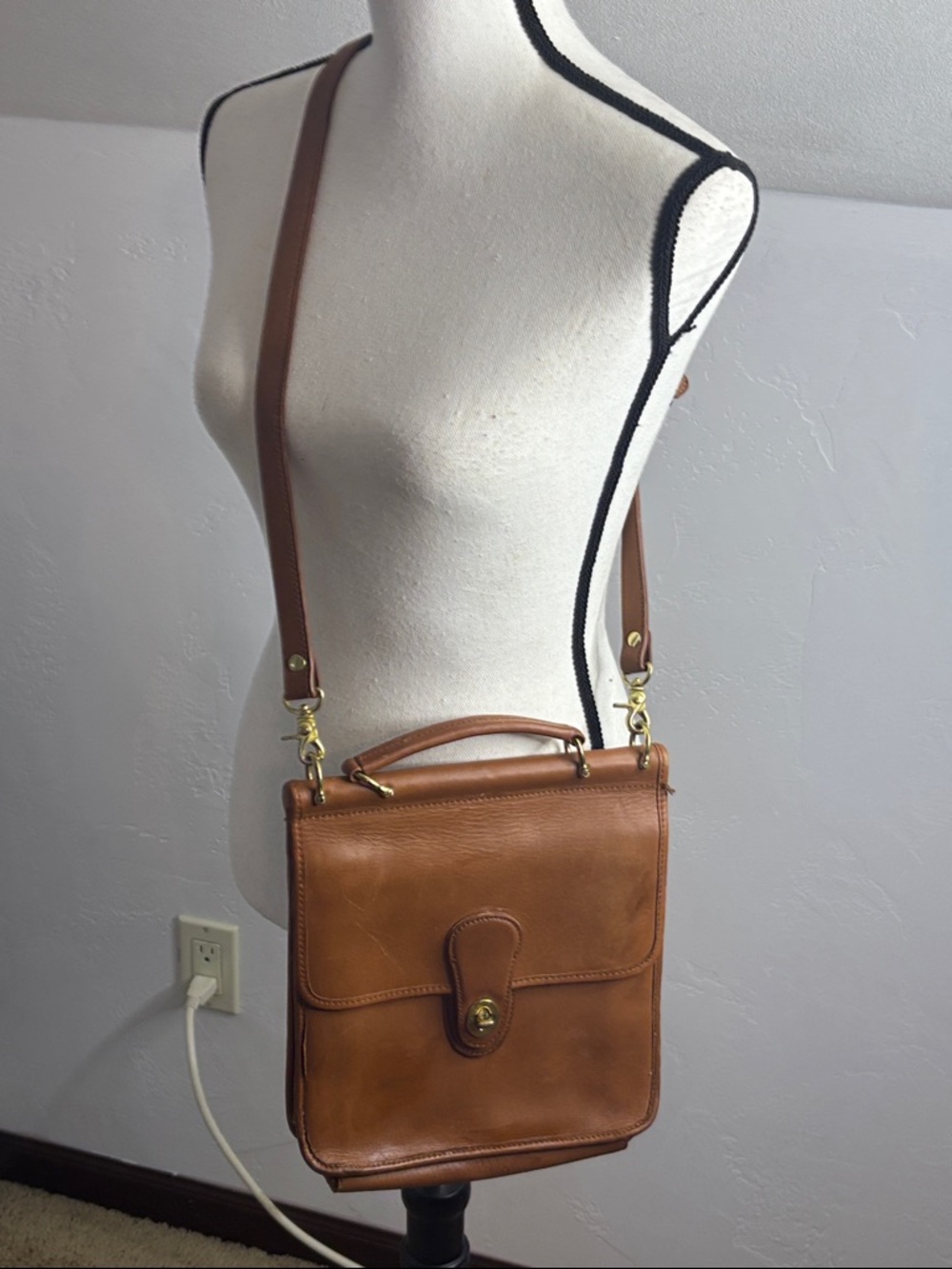 Hunt Club Brittish Tan Classic Brown Leather Crossbody Bag - Unbranded